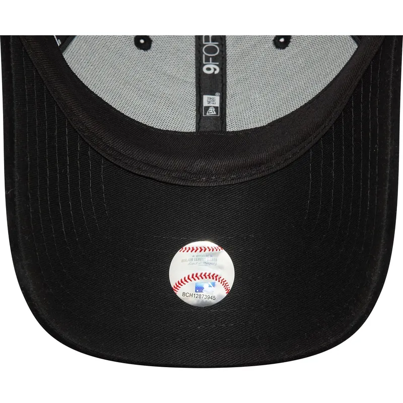 svart-bojd-justerbar-keps-for-dam-9forty-velour-diamante-fran-new-york-yankees-mlb-av-new-era