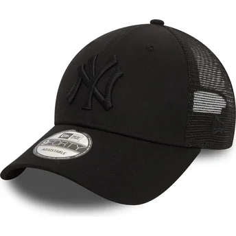 New Era New York Yankees MLB 9FORTY Home Field svart justerbar truckerkeps med svart logotyp