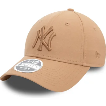 Beige justerbar kvinnlig keps med beige logotyp 9FORTY League Essential från New York Yankees MLB av New Era