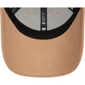 beige-justerbar-kurvkeps-for-kvinnor-med-beige-logotyp-9forty-league-essential-new-york-yankees-mlb-fran-new-era