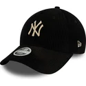 svart-justerbar-kurvad-keps-for-dam-med-beige-logotyp-9forty-cord-fran-new-york-yankees-mlb-av-new-era