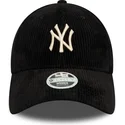 svart-justerbar-kurvad-keps-for-dam-med-beige-logotyp-9forty-cord-fran-new-york-yankees-mlb-av-new-era
