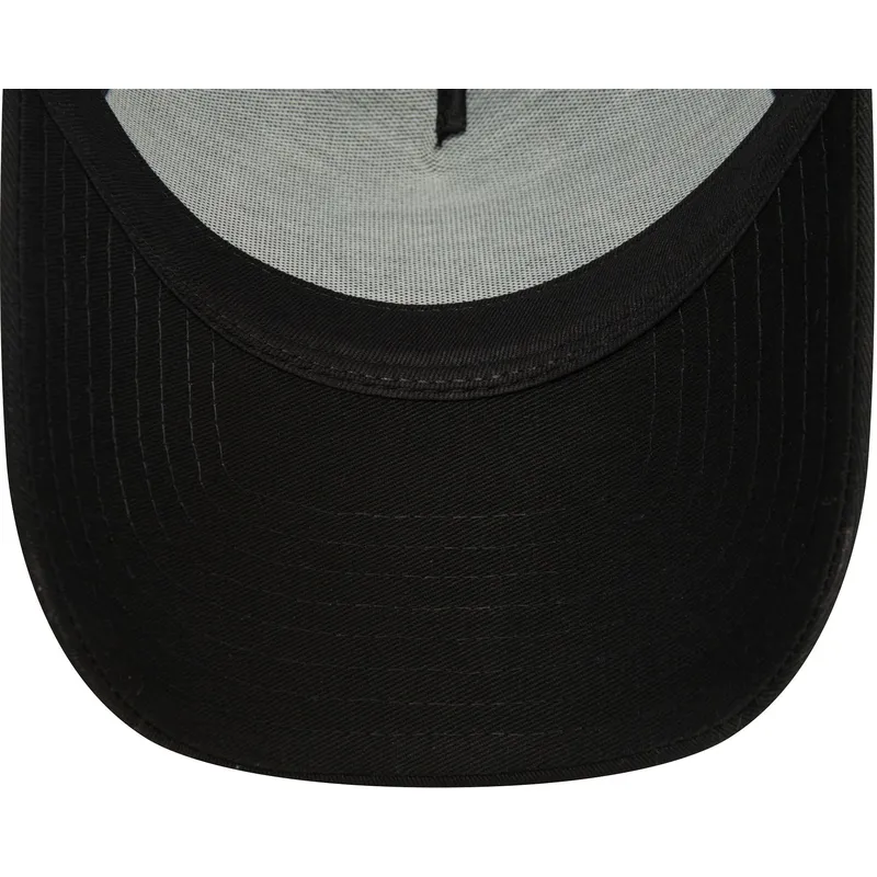 svart-bojd-skarm-snapback-keps-med-svart-logotyp-9forty-e-frame-monochrome-fran-los-angeles-lakers-nba-av-new-era