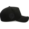 new-york-yankees-mlb-9forty-e-frame-monochrome-svart-snapback-keps-med-bojd-skarm-och-svart-logotyp-fran-new-era