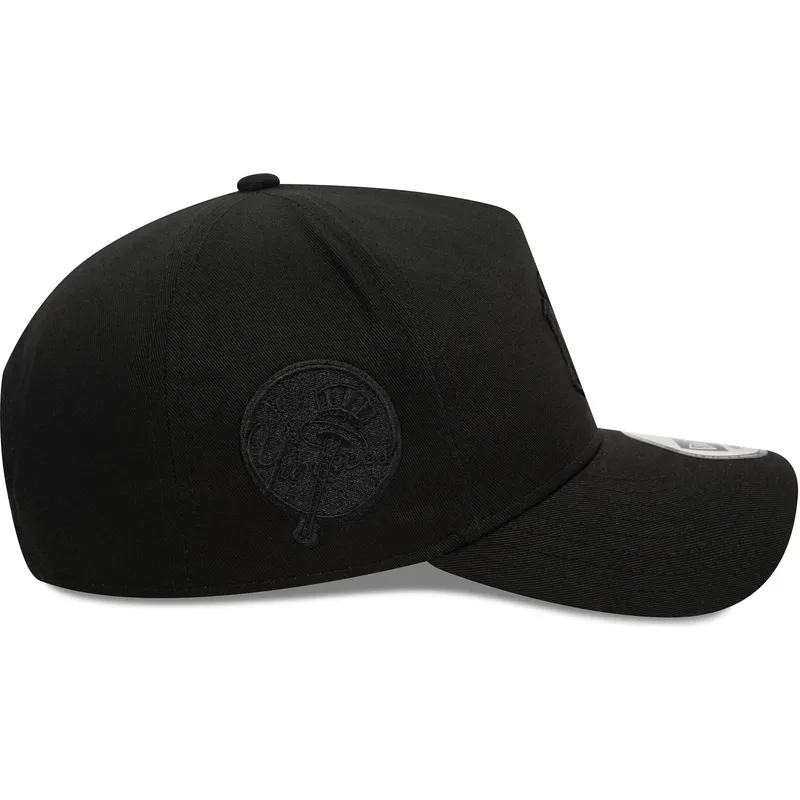 new-york-yankees-mlb-9forty-e-frame-monochrome-svart-snapback-keps-med-bojd-skarm-och-svart-logotyp-fran-new-era