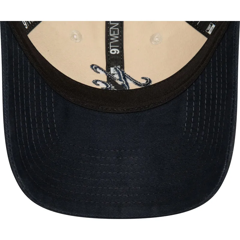 justerbar-beige-och-marinbla-bojd-keps-9twenty-peached-cotton-fran-new-era