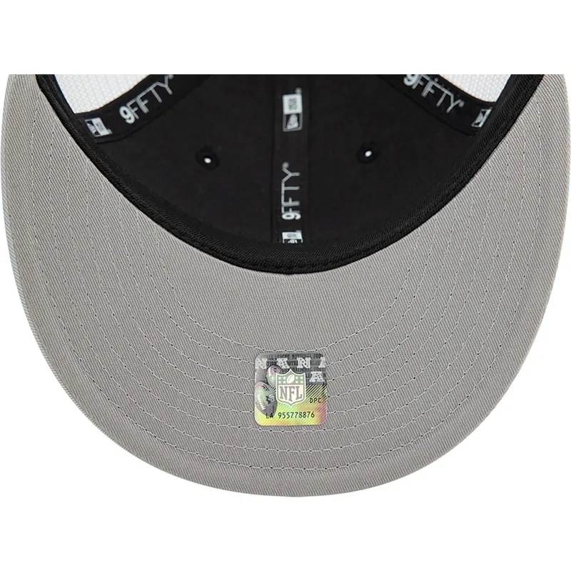 las-vegas-raiders-nfl-9fifty-low-profile-patch-svart-och-gra-truckerkeps-fran-new-era