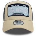 beige-och-svart-truckerkeps-a-frame-license-plate-los-angeles-stader-och-strander-fran-new-era