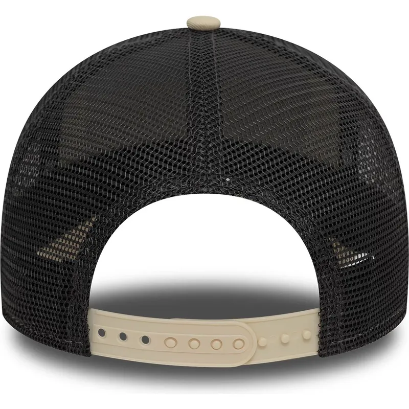 beige-och-svart-truckerkeps-a-frame-license-plate-los-angeles-stader-och-strander-fran-new-era