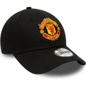 svart-justerbar-kurvad-keps-9forty-essential-fran-manchester-united-football-club-av-new-era