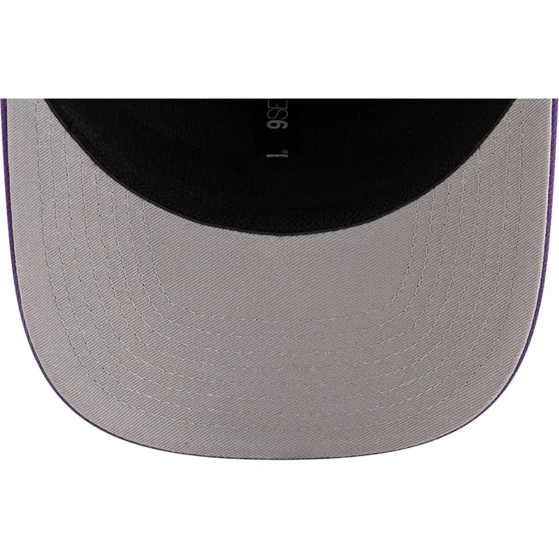 violett-och-svart-bojd-keps-snapback-9seventy-statement-stretch-snap-fran-los-angeles-lakers-nba-av-new-era