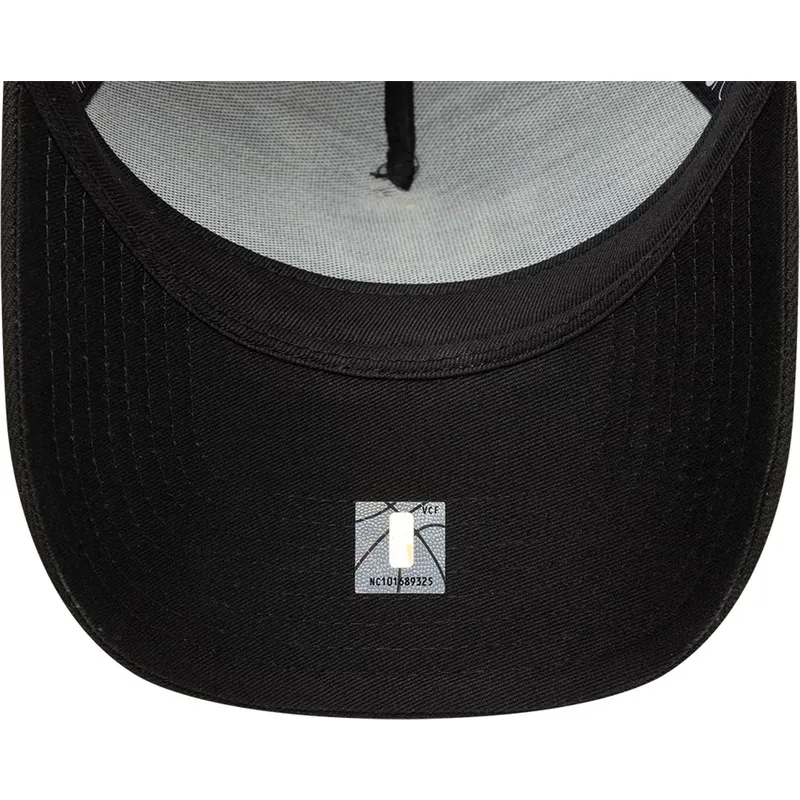 svart-och-lila-trucker-keps-a-frame-classic-fran-toronto-raptors-nba-av-new-era