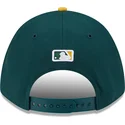 gron-och-gul-bojd-skarm-snapback-9forty-m-crown-player-replica-keps-av-oakland-athletics-mlb-fran-new-era