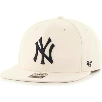 Vit slät snapback-keps av märket 47 Brand från MLB New York Yankees