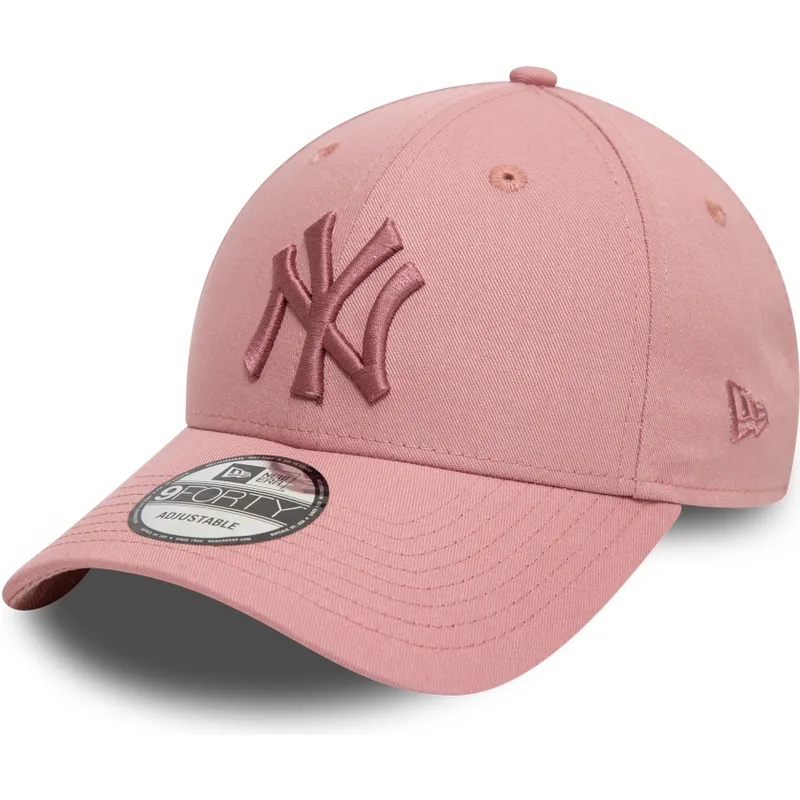 rosa-justerbar-keps-med-bojd-skarm-och-rosa-logotyp-9forty-league-essential-fran-new-york-yankees-mlb-av-new-era