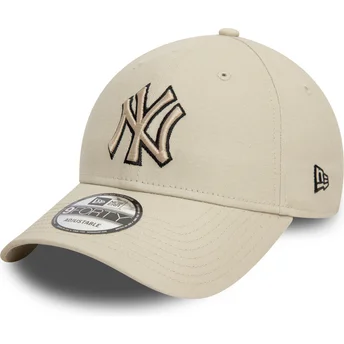 Beige justerbar kurvad keps med svart logo, 9FORTY Team Outline från New York Yankees MLB av New Era