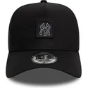 svart-bojd-snapbackkeps-9forty-a-frame-metallic-patch-new-york-yankees-mlb-fran-new-era