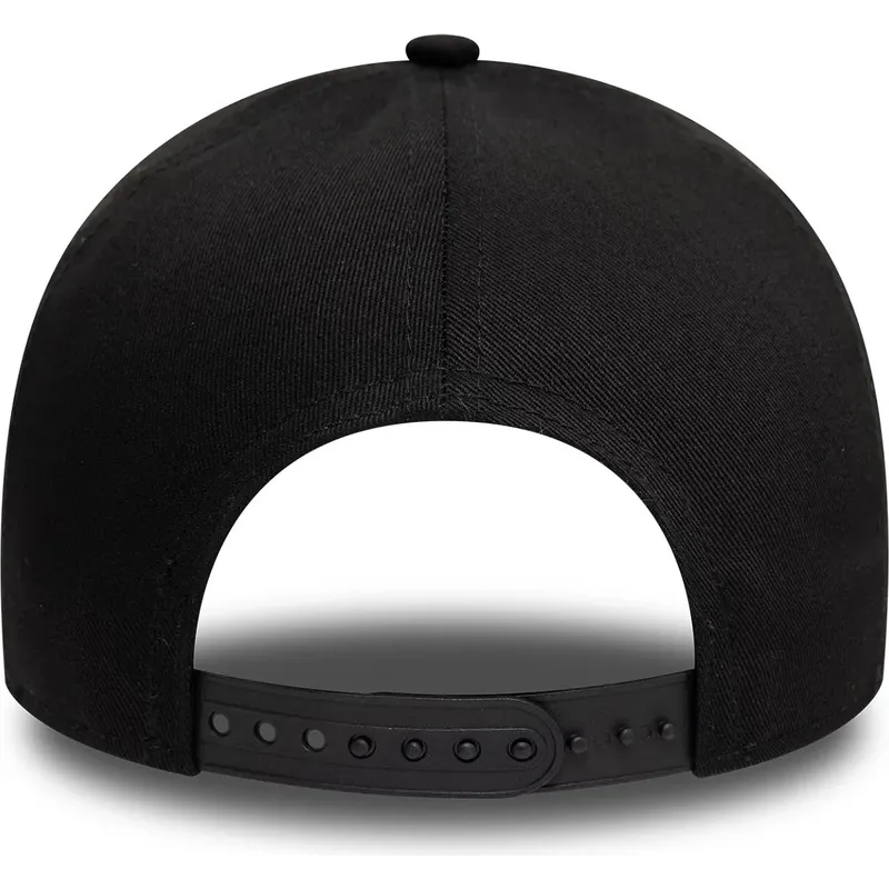 svart-kurvad-snapback-keps-9forty-a-frame-metallic-patch-fran-new-york-yankees-mlb-av-new-era