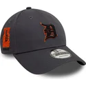 gra-justerbar-kurvad-keps-med-orange-logotyp-9forty-side-patch-fran-detroit-tigers-mlb-av-new-era