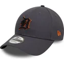 gra-justerbar-kurvad-keps-med-orange-logotyp-9forty-side-patch-fran-detroit-tigers-mlb-av-new-era
