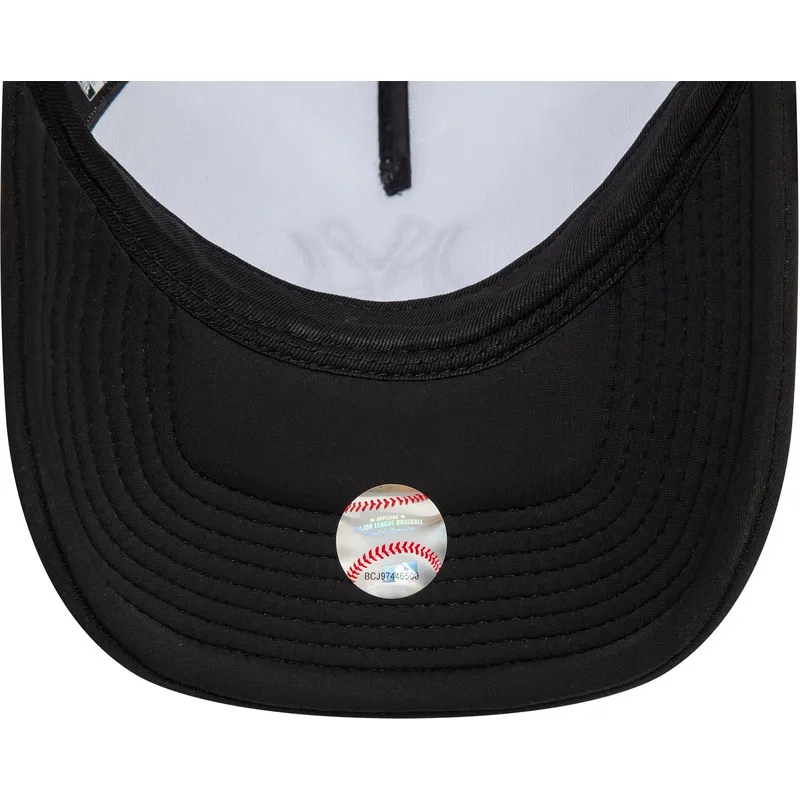 vit-och-svart-trucker-keps-9forty-a-frame-graphic-new-york-yankees-mlb-fran-new-era