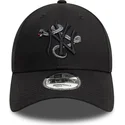 justerbar-svart-bojd-keps-med-svart-logotyp-9forty-icon-av-new-york-yankees-mlb-snake-fran-new-era