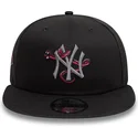 svart-platt-snapback-keps-med-gra-logotyp-9fifty-icon-fran-new-york-yankees-mlb-snake-av-new-era