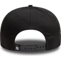 svart-platt-snapback-keps-med-gra-logotyp-9fifty-icon-fran-new-york-yankees-mlb-snake-av-new-era
