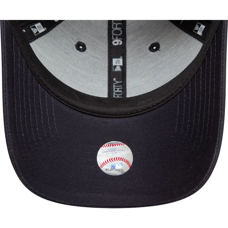 marinbla-bojd-justerbar-keps-med-bla-logotyp-9forty-side-patch-fran-new-york-yankees-mlb-av-new-era