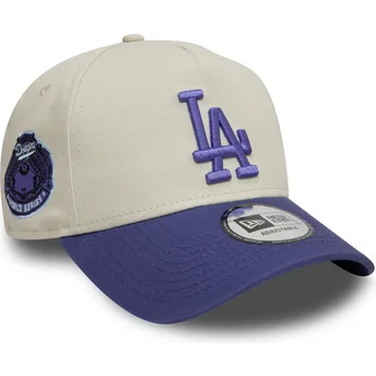 Beige och lila böjd snapback med lila logo 9FORTY A Frame World Series Patch av Los Angeles Dodgers MLB från New Era