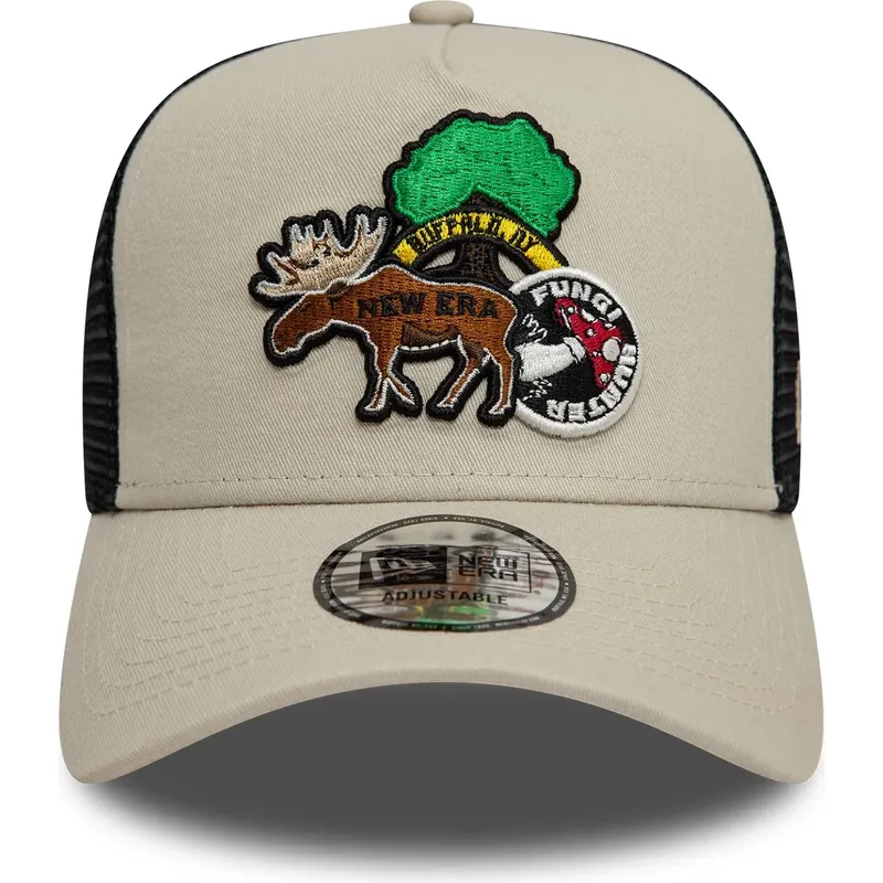 beige-och-svart-trucker-keps-9forty-a-frame-outdoor-patch-fran-new-era