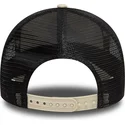 beige-och-svart-truckerkeps-9forty-a-frame-outdoor-patch-fran-new-era