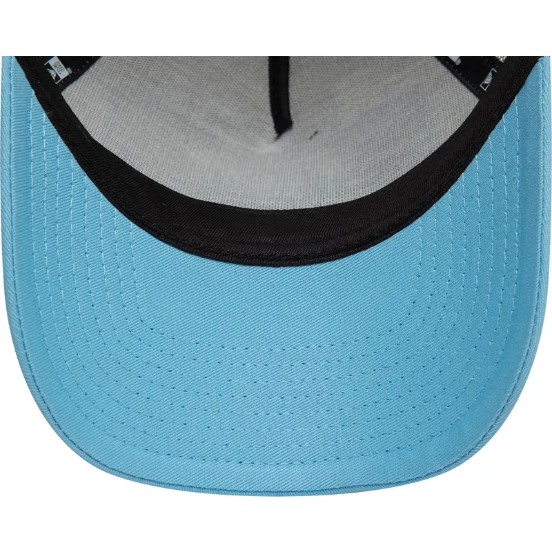 beige-och-bla-trucker-keps-9forty-a-frame-license-plate-fran-cabo-stader-och-strander-fran-new-era