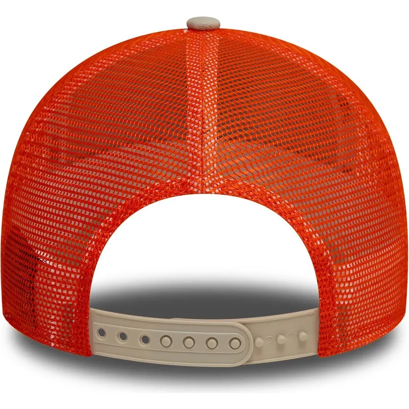 beige-och-orange-truckerkeps-9forty-a-frame-summer-patch-fran-taste-the-sunshine-av-new-era