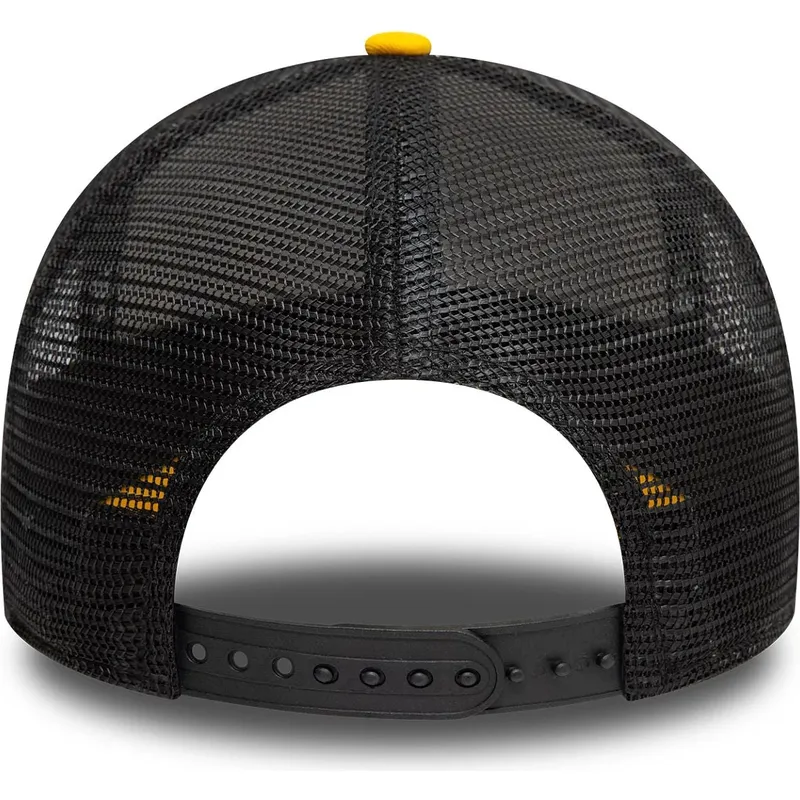 beige-och-gul-trucker-keps-9forty-a-frame-license-plate-fran-dubai-stader-och-strander-fran-new-era