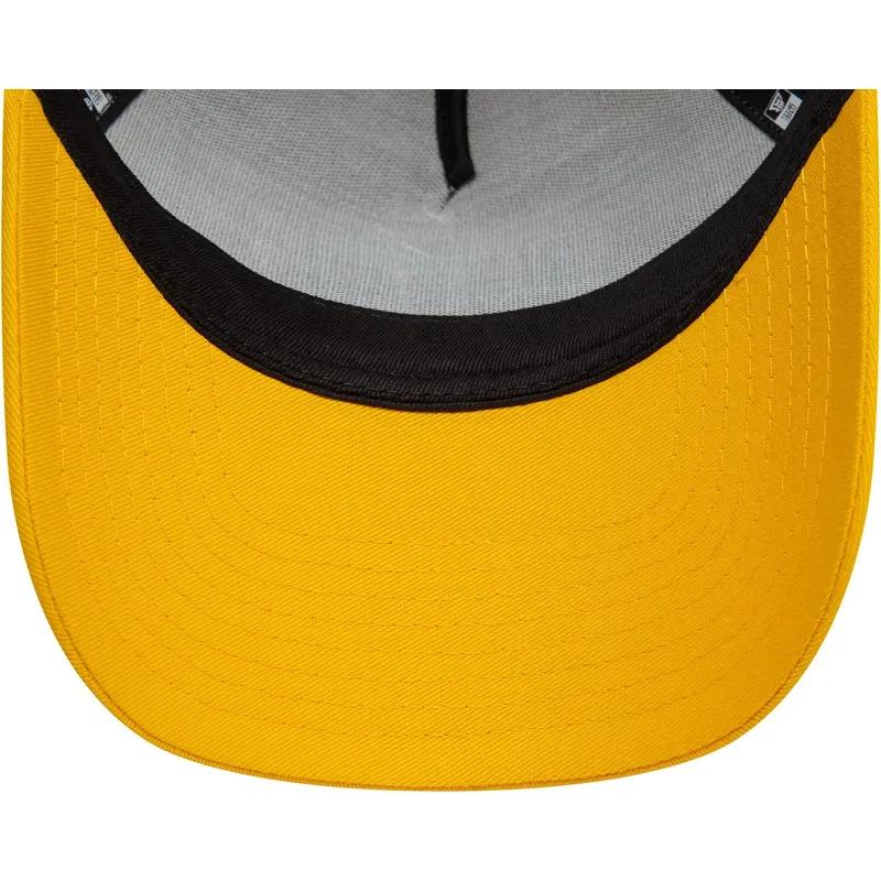 beige-och-gul-trucker-keps-9forty-a-frame-license-plate-fran-dubai-stader-och-strander-fran-new-era