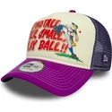 beige-och-lila-trucker-keps-9forty-a-frame-graphic-stand-tall-talk-small-play-ball-fran-new-era