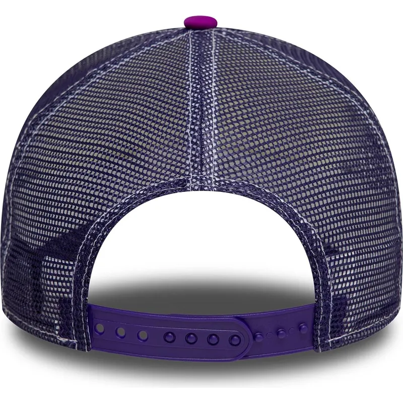 beige-och-lila-trucker-keps-9forty-a-frame-graphic-stand-tall-talk-small-play-ball-fran-new-era