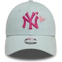 justerbar-ljusbla-kurvkeps-for-kvinnor-med-rosa-logotyp-9forty-denim-icon-heart-fran-new-york-yankees-mlb-fran-new-era