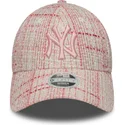 rosa-justerbar-kurvad-keps-for-kvinnor-med-rosa-logotyp-9forty-tweed-av-new-york-yankees-mlb-fran-new-era