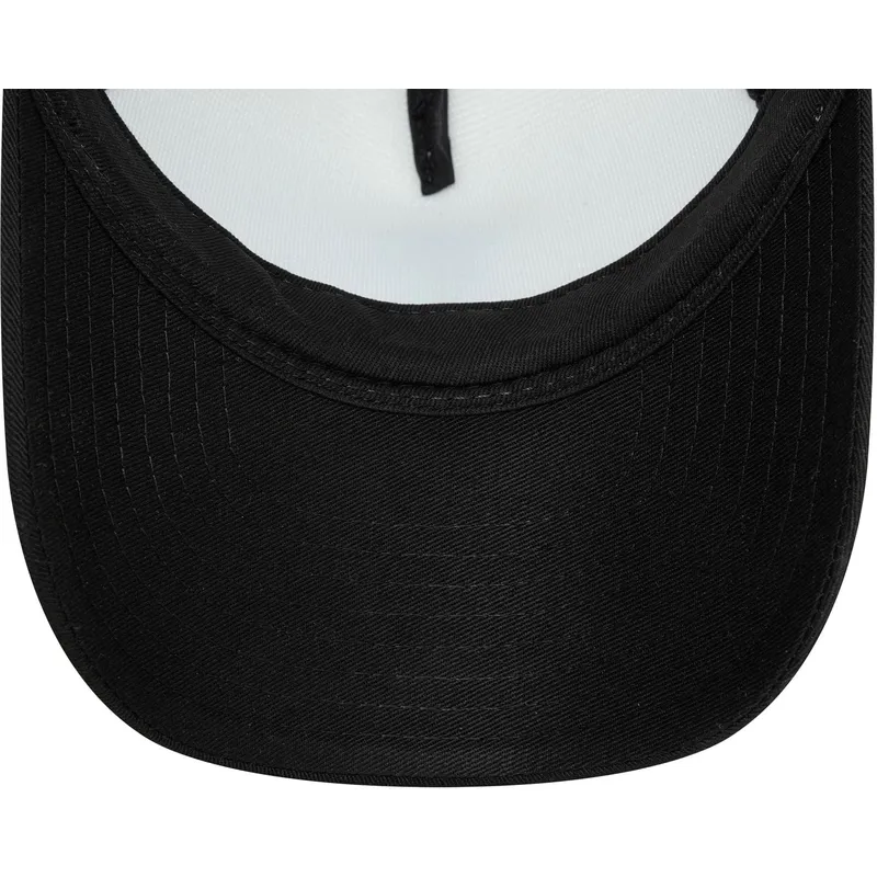 vit-och-svart-trucker-keps-for-barn-9forty-a-frame-batman-dc-comics-fran-new-era