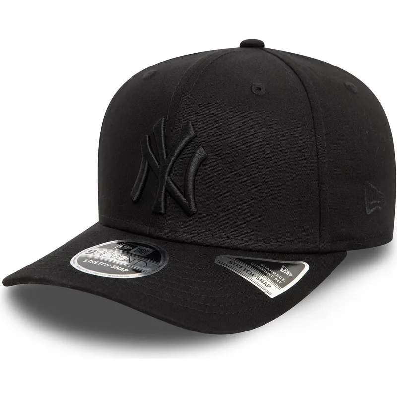 svart-bojd-keps-snapback-med-svart-logotyp-9seventy-stretch-snap-fran-new-york-yankees-mlb-av-new-era