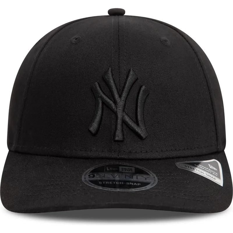 svart-bojd-keps-snapback-med-svart-logotyp-9seventy-stretch-snap-fran-new-york-yankees-mlb-av-new-era