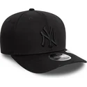 new-era-new-york-yankees-mlb-9seventy-stretch-snap-svart-snapbackkeps-med-bojd-skarm-och-svart-logotyp