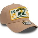 ljusbrun-bojd-skarm-snapback-9forty-a-frame-license-plate-miami-stader-och-strander-fran-new-era