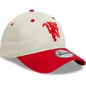 justerbar-vit-och-rod-bojd-keps-9twenty-contrast-visor-av-manchester-united-football-club-premier-league-fran-new-era