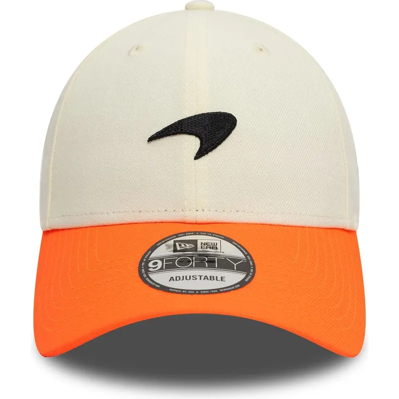 vit-och-orange-bojd-justerbar-keps-9forty-contrast-visor-fran-mclaren-racing-formula-1-av-new-era