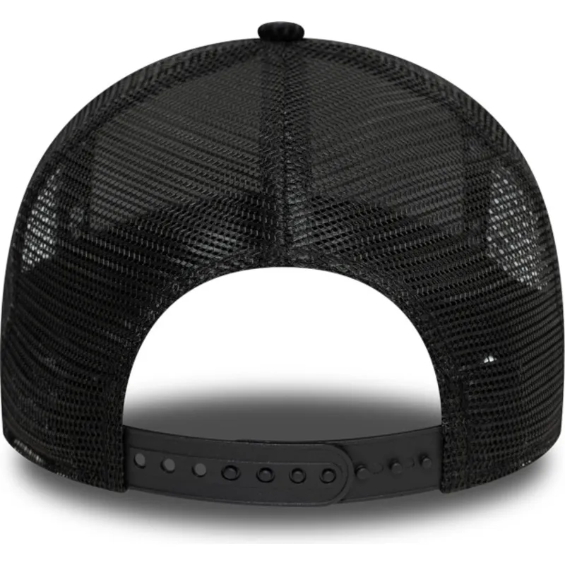 svart-trucker-keps-9forty-a-frame-patch-cord-fran-new-era