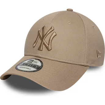 Justerbar ljusbrun kurvad keps med brunt logo, 9FORTY League Essential från New York Yankees MLB av New Era