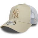 beige-och-vit-trucker-keps-med-beige-logotyp-a-frame-league-essential-fran-new-york-yankees-mlb-av-new-era